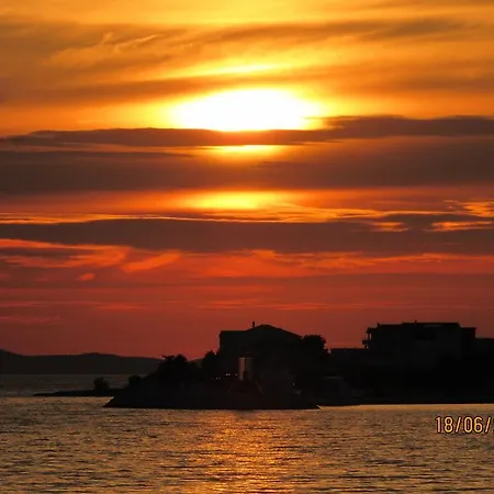伦贾克公寓 公寓 Sukošan
