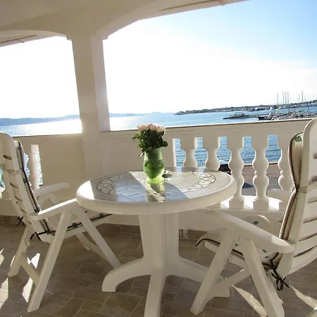 Renjak Apartment *