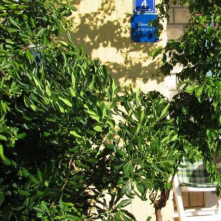 Renjak Apartment *