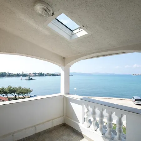 伦贾克公寓 公寓 Sukošan